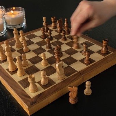 Juego de ajedrez de madera personalizado